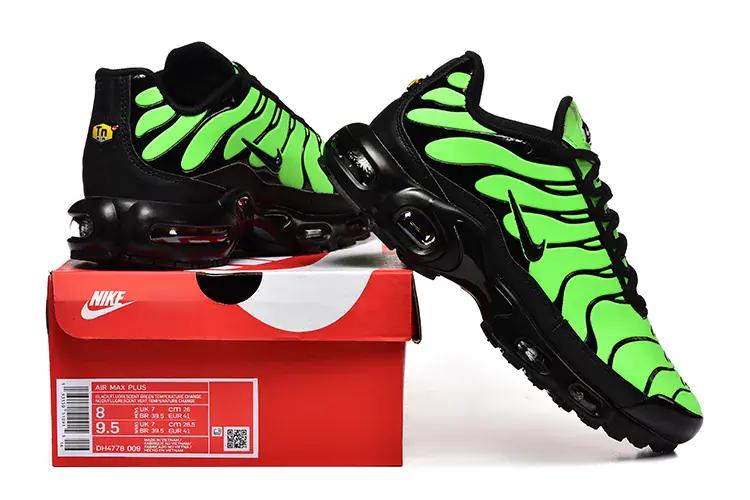 NIKE TN AIR MAX PLUS NOIR VERT